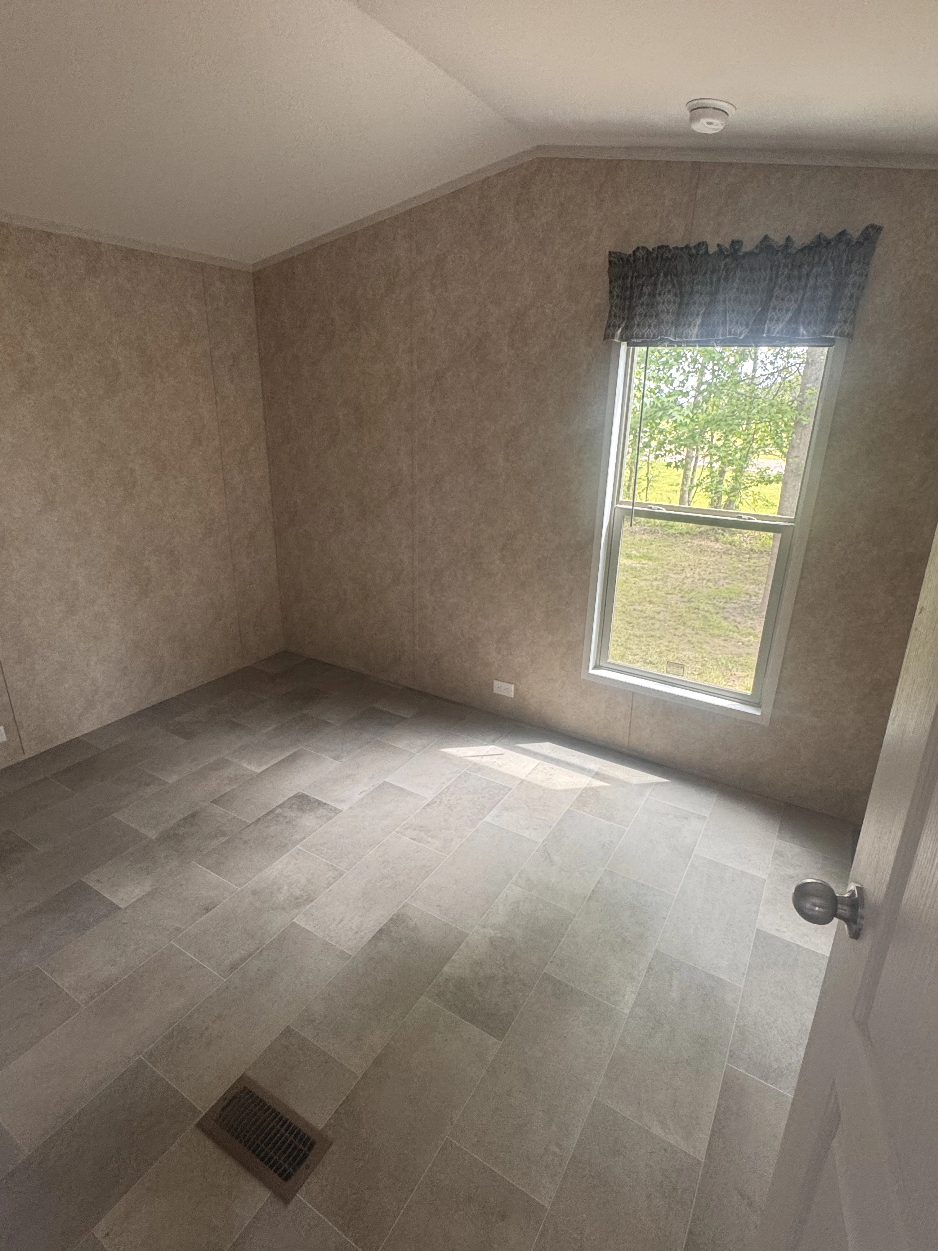 Additional Image for Lot 1